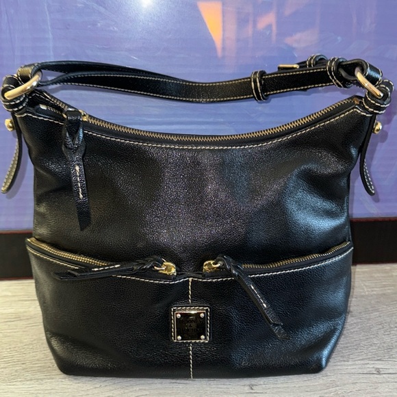 Dooney & Bourke Handbags - Dooney & Bourke black leather purse
